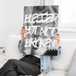 BLESSED BUT NOT BROKEN – PREMIUM ŠTAMPA- Manifest Otpornosti – prikaz 2