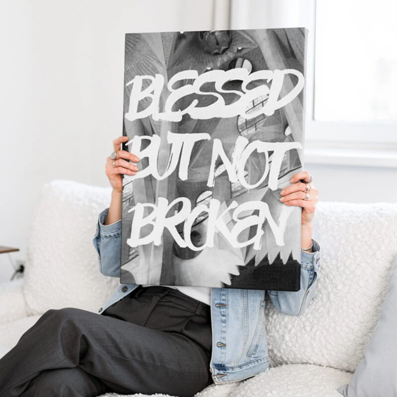 BLESSED BUT NOT BROKEN – PREMIUM ŠTAMPA- Manifest Otpornosti – prikaz 2