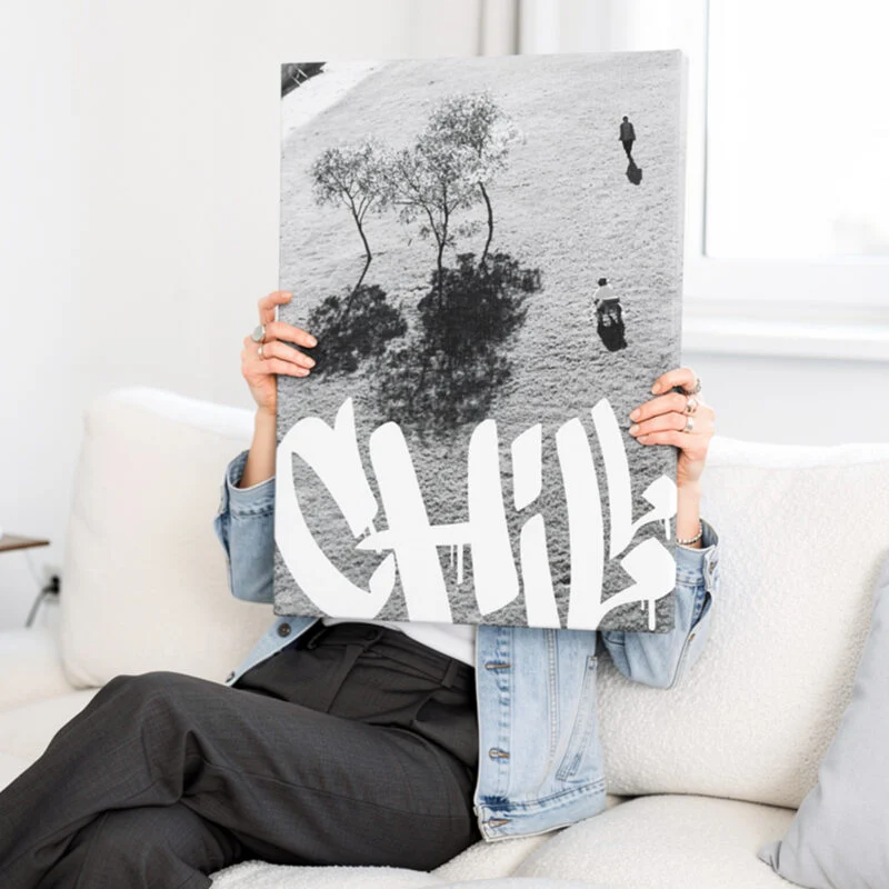 CHILL – PREMIUM ŠTAMPA - Urbana Oaza u Betonskoj Džungli – prikaz 2